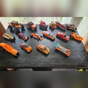 16 Orange Hot Wheels Mattel Cars, Trucks Mutant Scorpedo, Challenger
